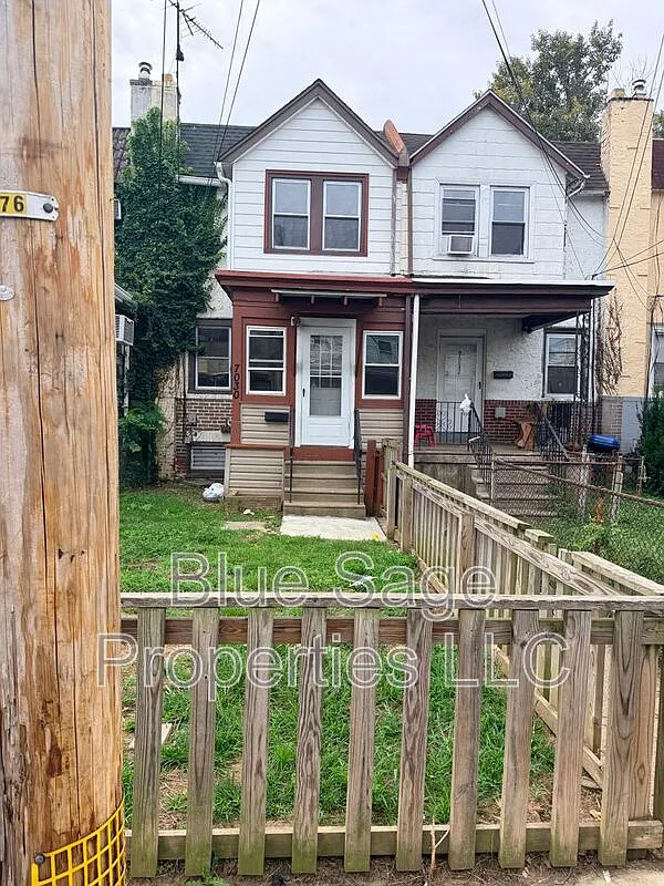 3 bed, 1.5 bath, 1064 sqft, $1,495 — Photo 1