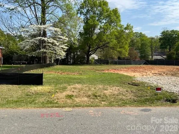 110 Heathwood Rd, Charlotte, NC 28211