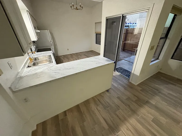 4252 W Pyracantha Dr — Photo 2