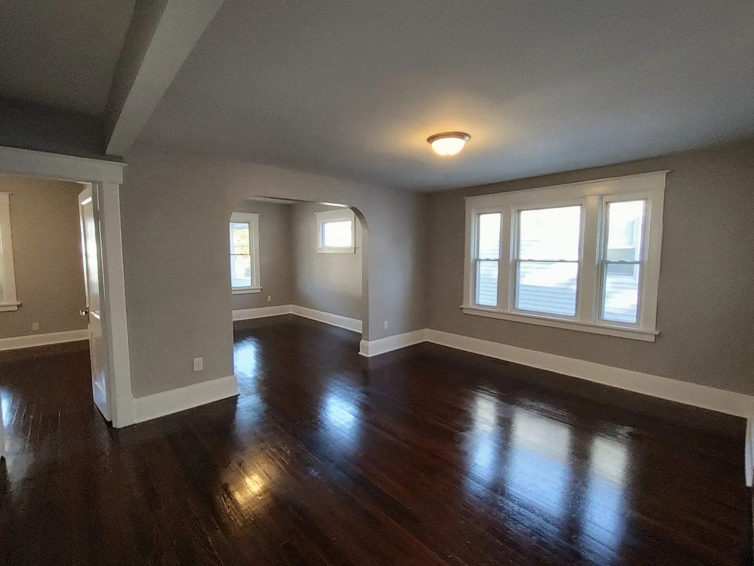 3 bed, 1298 sqft, $2,050 — Photo 4