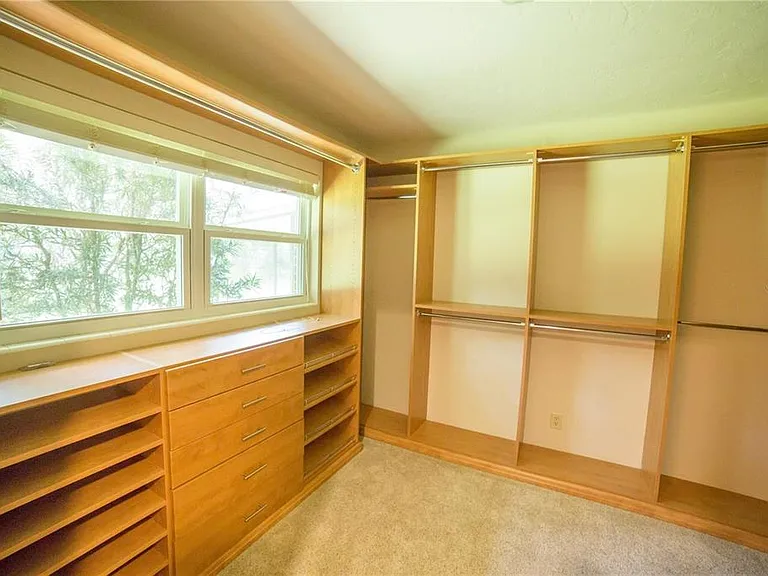 1009 NW 39th Dr — Photo 13