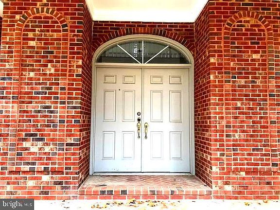 2nd image of 4736 Spruce Ave