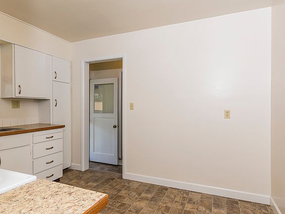 5th image of 2227 W Kiernan Ave