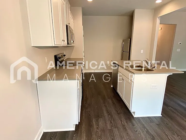 489 Andrew Dr — Photo 5