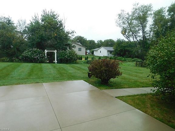 4th image of 2833 Vinton Woods Dr
