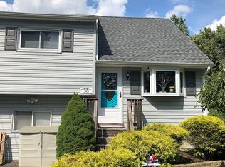 38 Lake Shore Dr, Lake Hiawatha, NJ