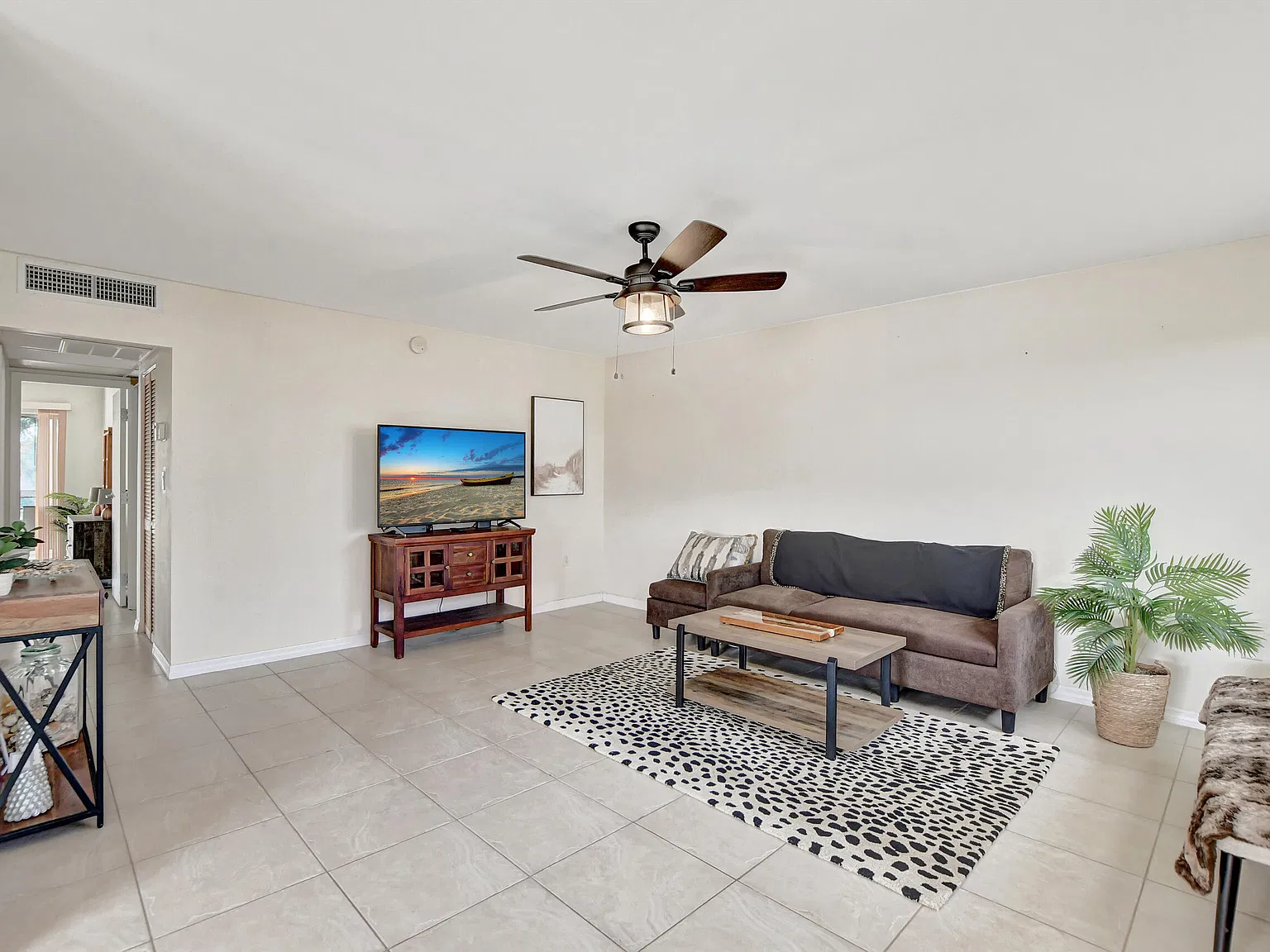 2 bed, 2.0 bath, 880 sqft, $1,500 — Photo 2