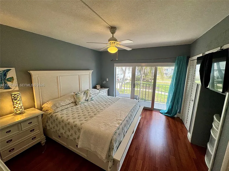 881 Ocean Dr — Photo 37