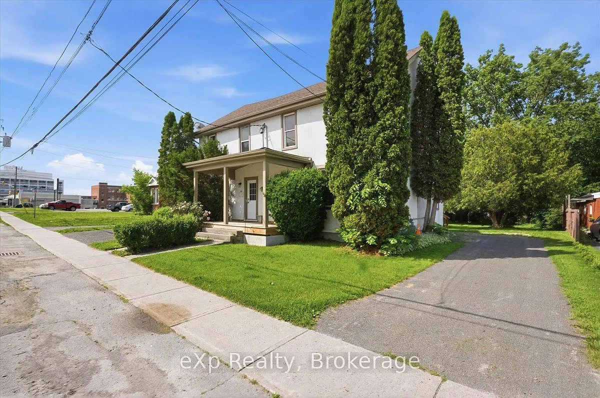 3 bed, $2,400 — Photo 1