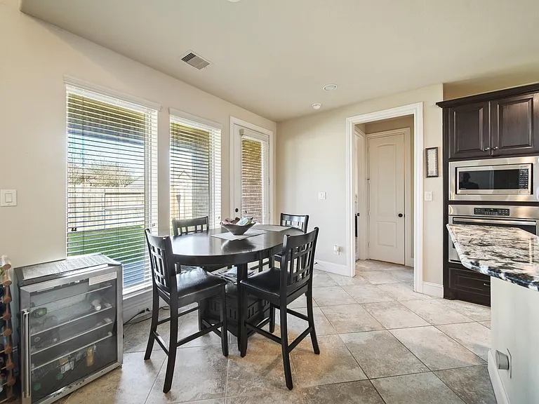 2523 Crossvine Dr — Photo 9
