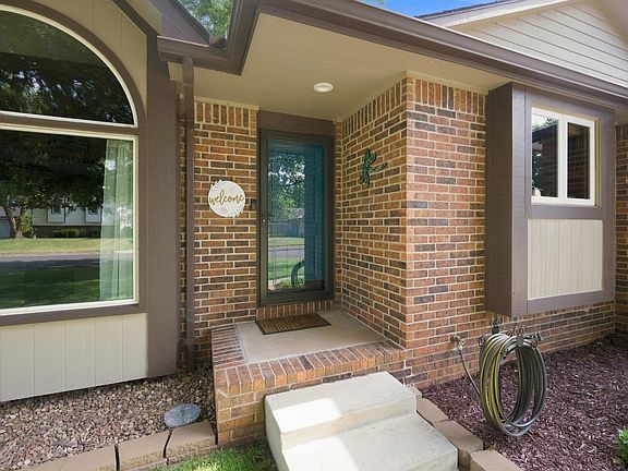 4th image of 10810 W Rolling Hills Dr