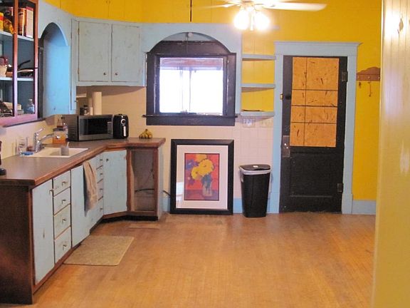 3rd image of 504 Lombard St
