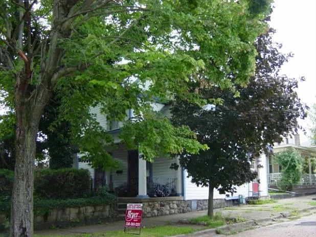 219 7th St photo 1