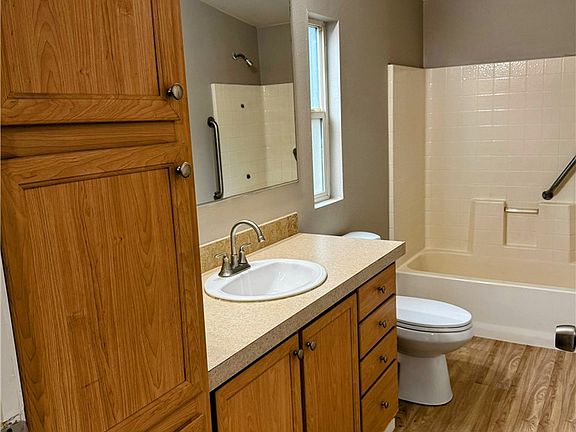 4th image of 3181 Springe St