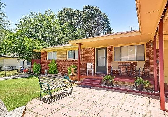 3rd image of 3516 SE 22nd St
