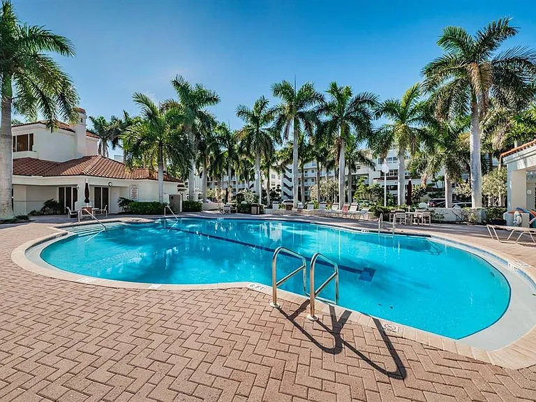 6105 Bahia Del Mar Cir #287 — Photo 21