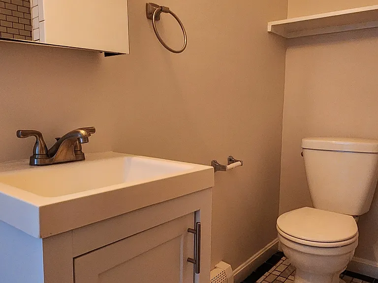 191 Maverick St #2R — Photo 10