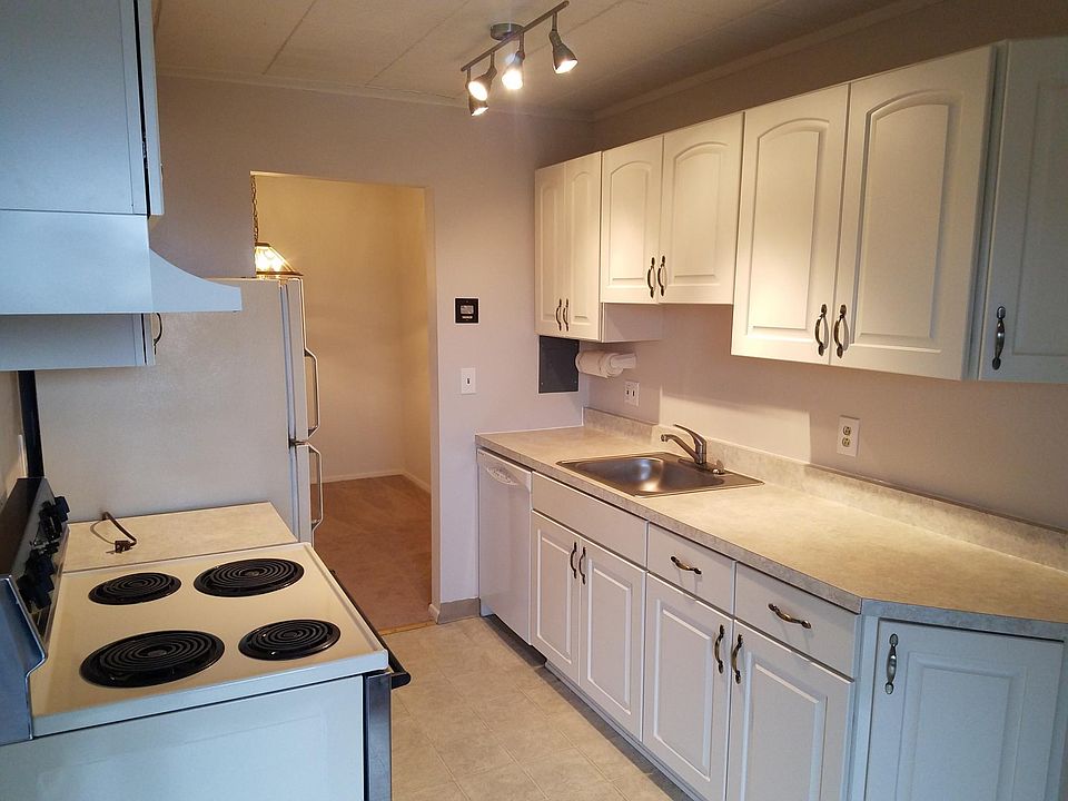Fully applianced kitchen including dishwasher