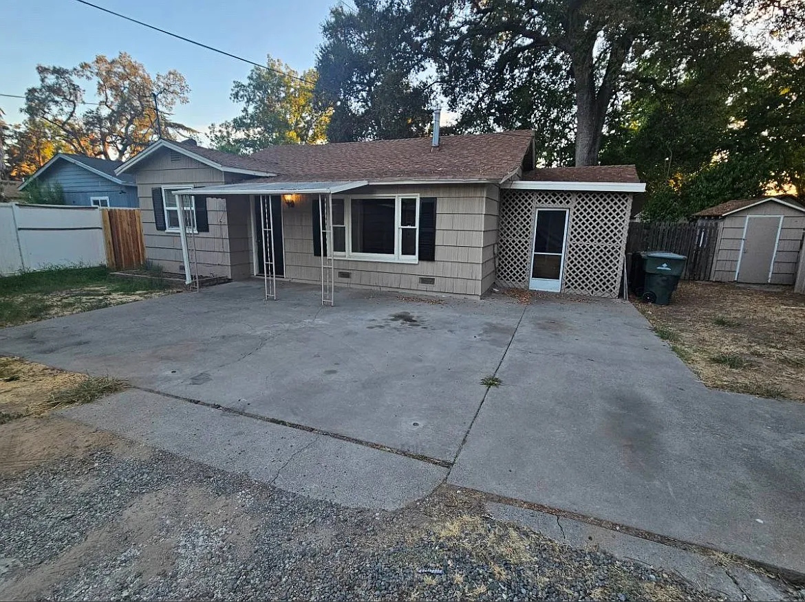 3 bed, 1050 sqft, $1,945 — Photo 2