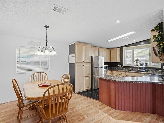 5th image of 6907 AMERICANA DRIVE NE #101
