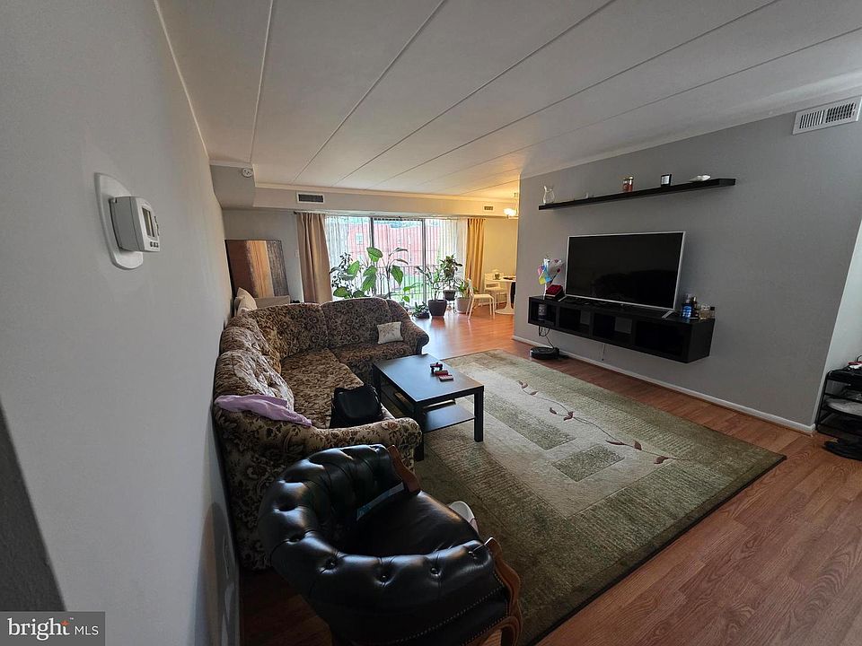 1st image of 8950 Krewstown Rd #204