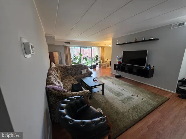 8950 Krewstown Rd #204, Philadelphia, PA 19115