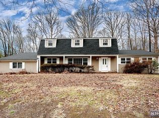 48 Harvin Pl, Mahwah, NJ 07430