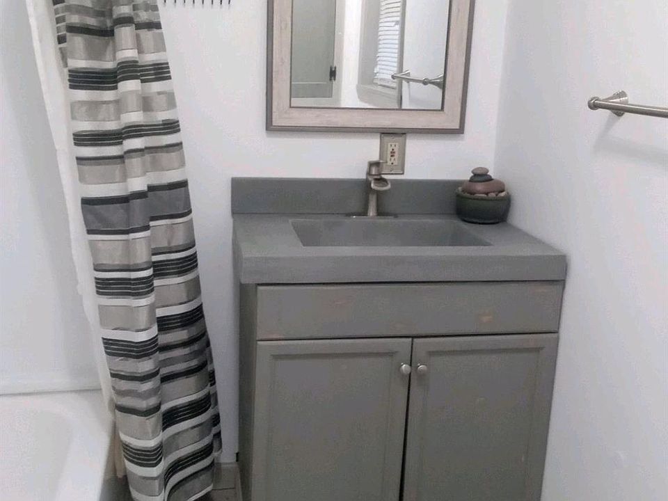 1101 Ward St, photo 9