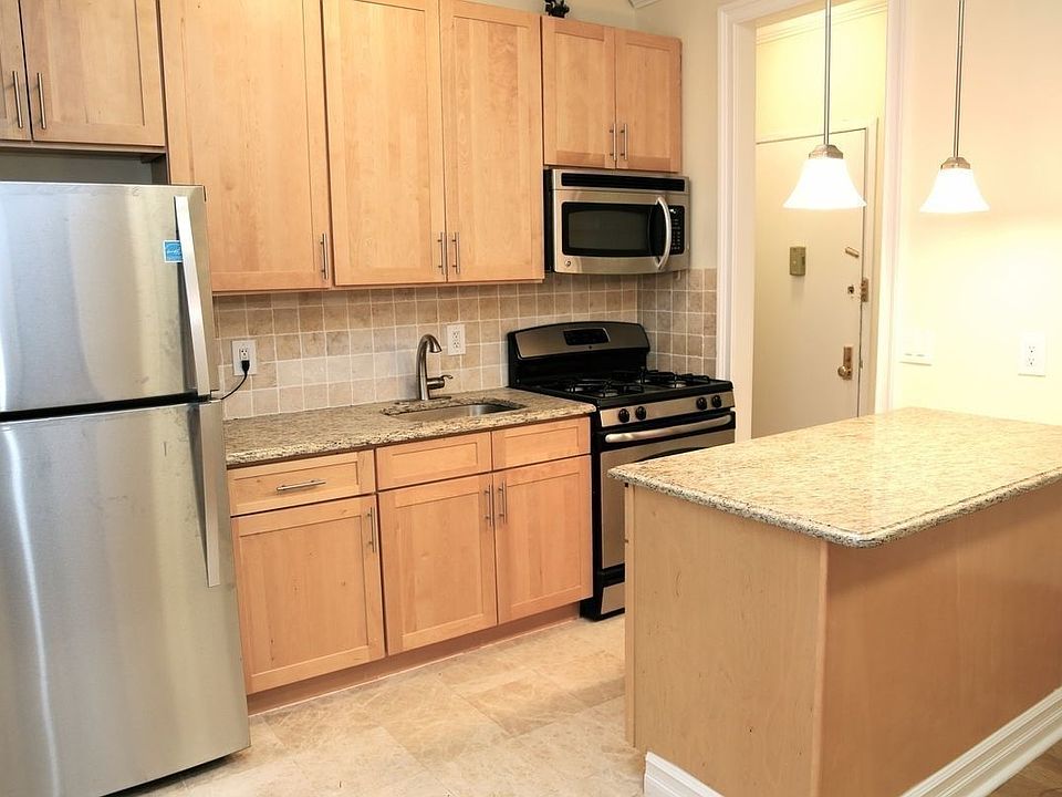 1st image of 370 Manhattan Ave APT 2I