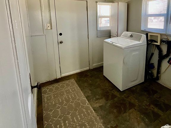 4th image of 495 N Main St