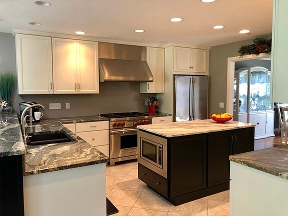 3rd image of 6010 Wyndemere Dr