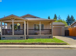 512 Madsen Loop, Carlton, OR 97111