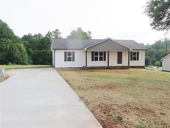 2nd image of 1076 Park Cir