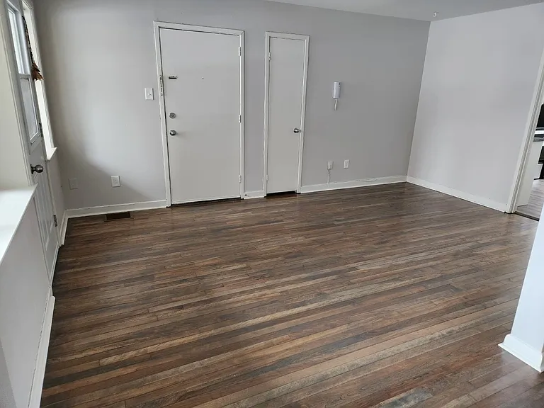 231 D Brittany Dr — Photo 2