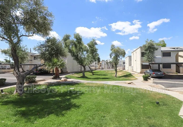 1540 W Mercer Ln #4 — Photo 11