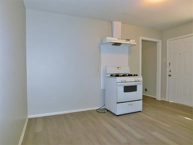 2212 Denison St — Photo 13