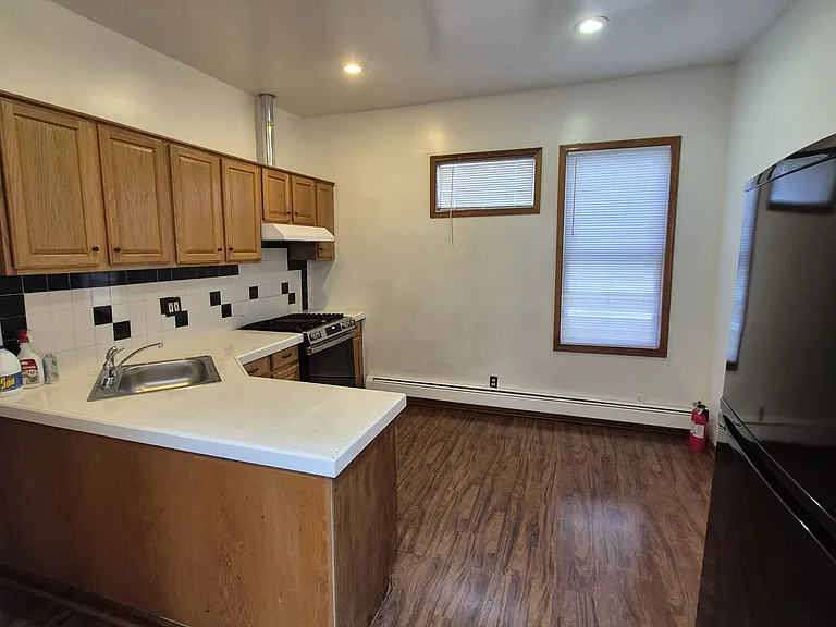 814 Pavonia Ave #2 — Photo 6