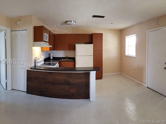 2nd image of 426 Lakeside Dr APT 247