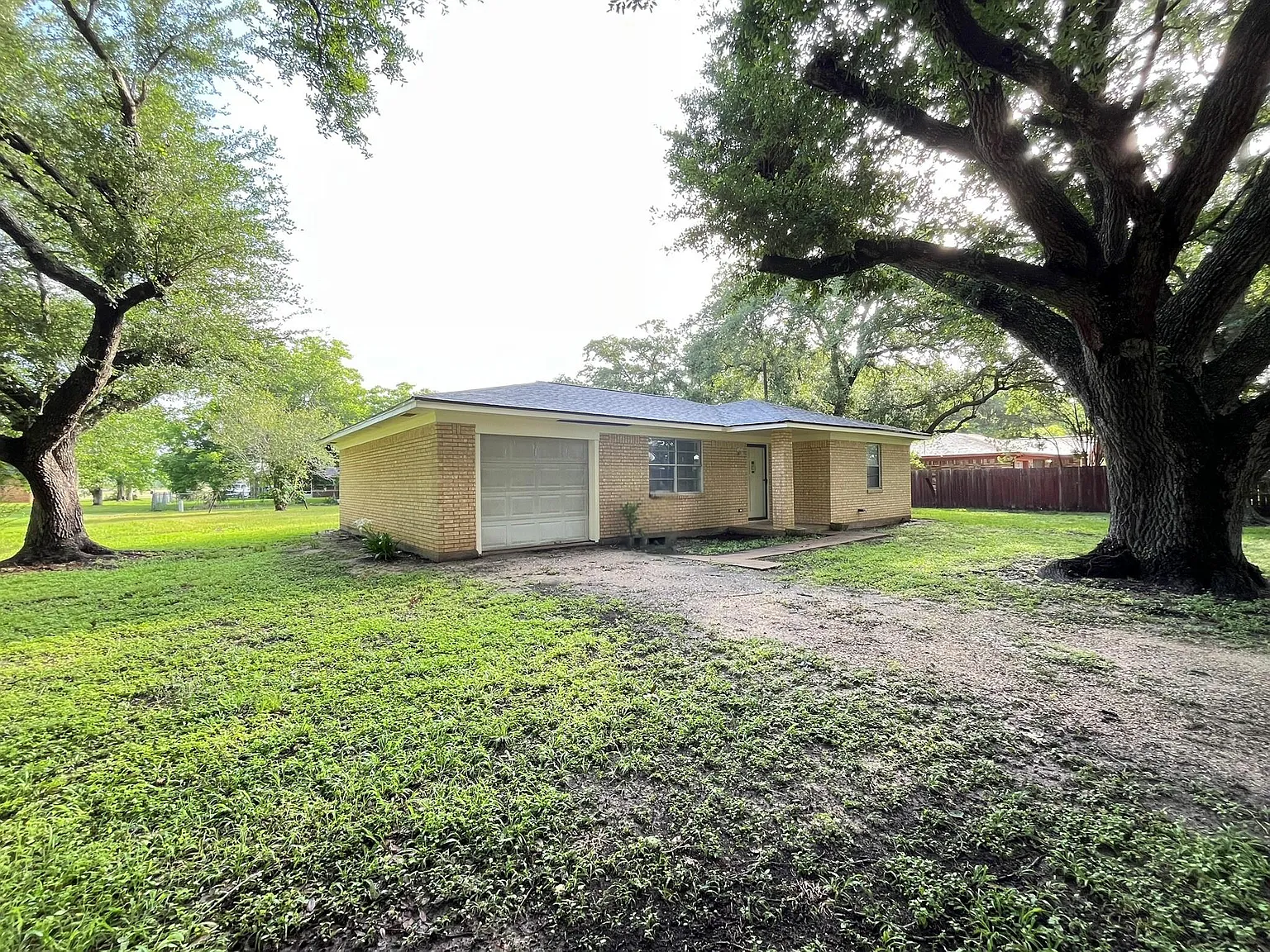 3 bed, 1.5 bath, 1050 sqft, $1,500 — Photo 2