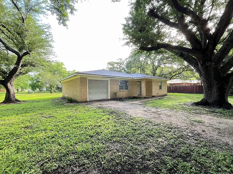 409 La Bradford Dr — Photo 2