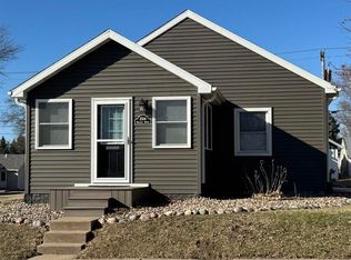 2504 Bellevue Ave, Bettendorf, IA