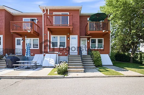 40 Brook St Photo 1
