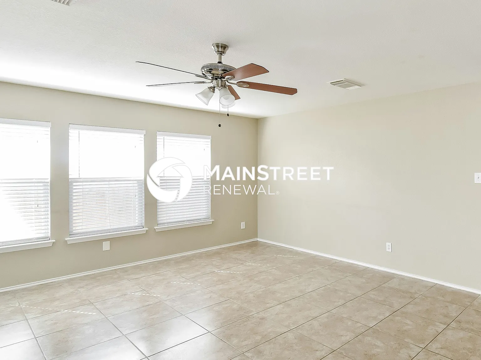 10334 Manor Crk — Photo 2