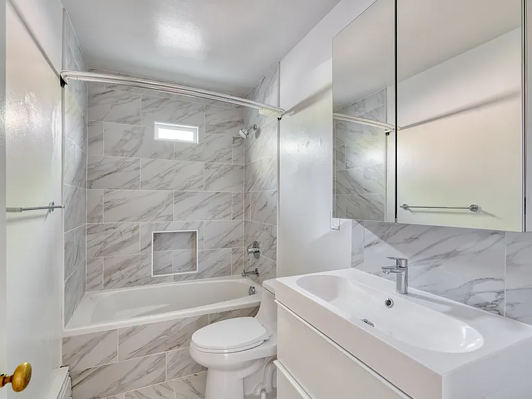 2244 NW Overton St #3 — Photo 8