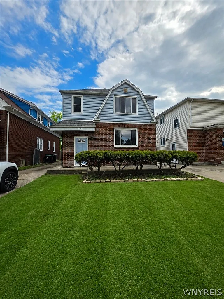 3 bed, 1.0 bath, 2586 sqft, $1,800 — Photo 1