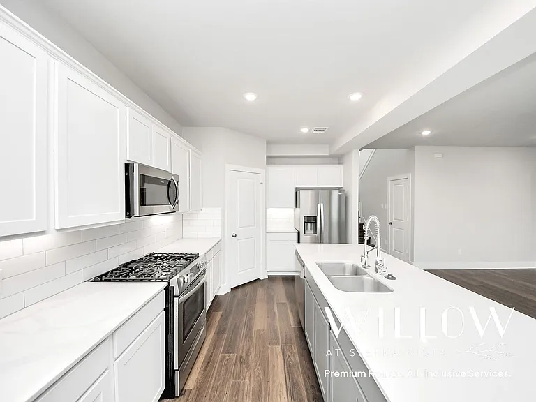 10518 Moon Valley Ln — Photo 6