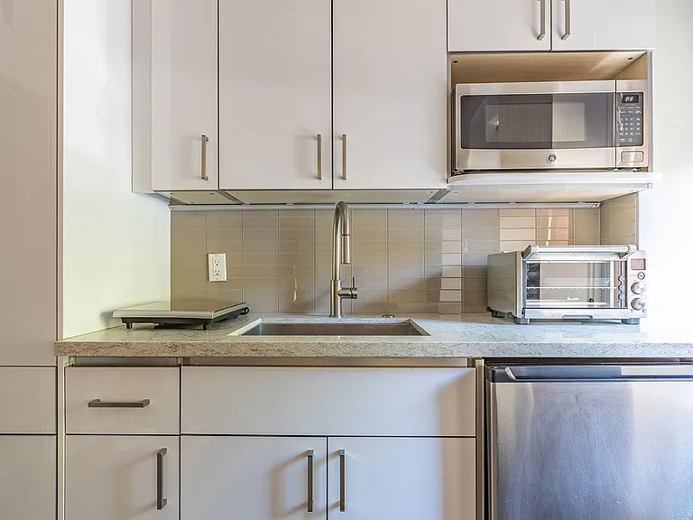 423 Terry Apartment — Photo 75