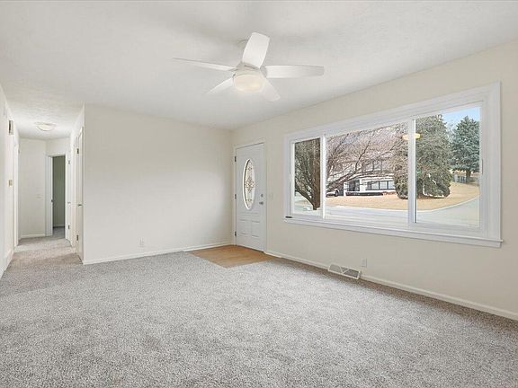 5th image of 725 Lori Ln