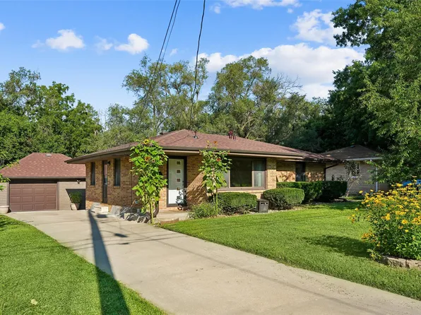 3304 Fairlane Dr, Des Moines, IA 50315