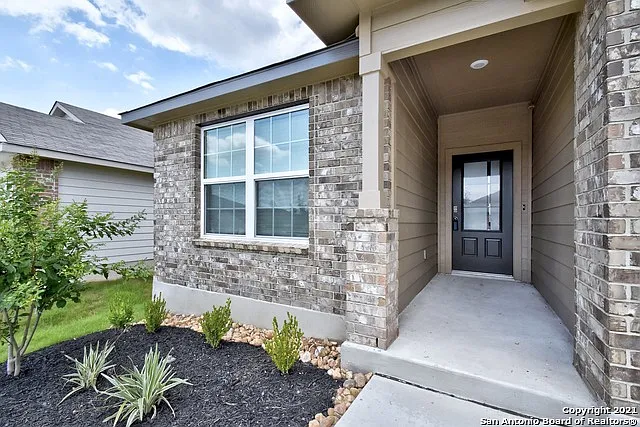 3 bed, 2.0 bath, 1442 sqft, $1,825 — Photo 2